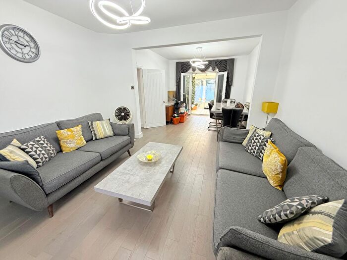 3 Bedroom Semi-Detached House To Rent In Winifred Road, Dagenham, RM8