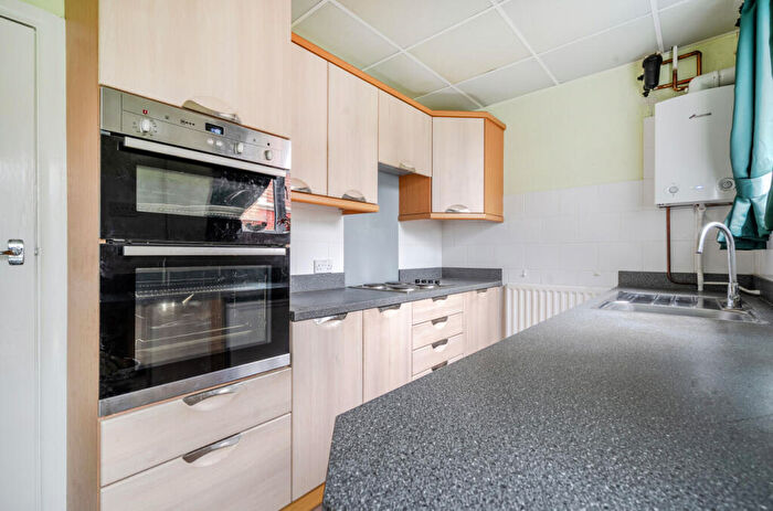 2 Bedroom Bungalow For Sale In Pitmore Road, Allbrook, Hampshire, SO50