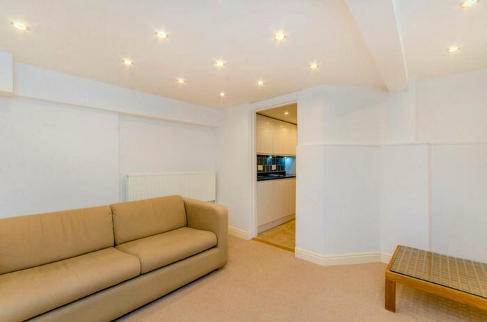 1 Bedroom Flat To Rent In Rosebery Gardens, Crouch End, London, N8