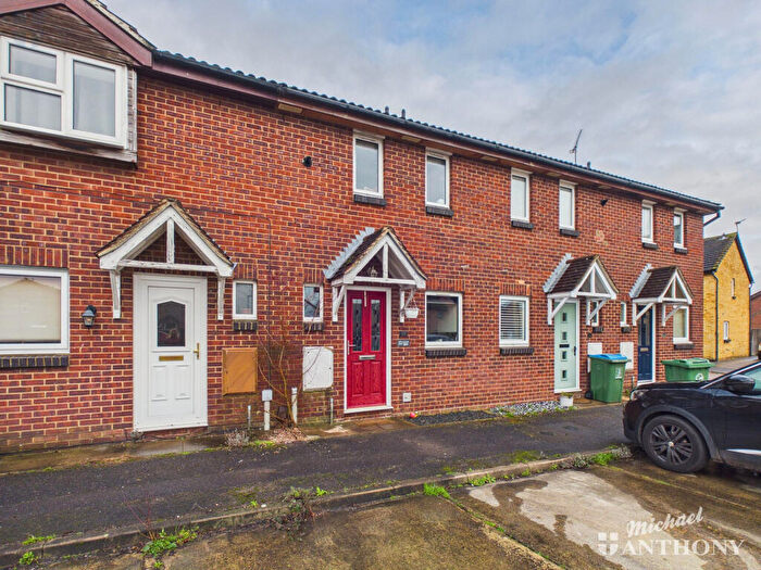 2 Bedroom Terraced House For Sale In Field Close, Aylesbury, HP20