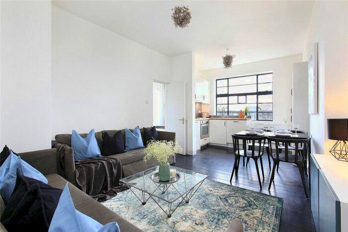 1 Bedroom Flat To Rent In Trinity Close, The Pavement, SW4