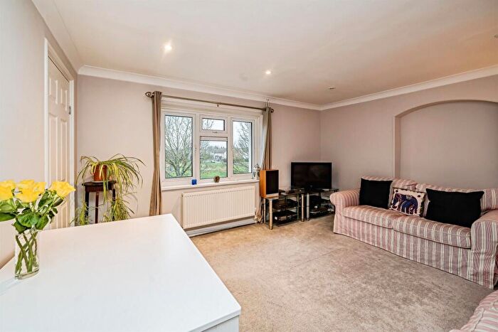 3 Bedroom Apartment For Sale In Derwent Drive, Slough, SL1