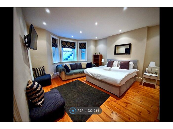 2 Bedroom Flat To Rent In West Hill Road, Bournemouth, BH2