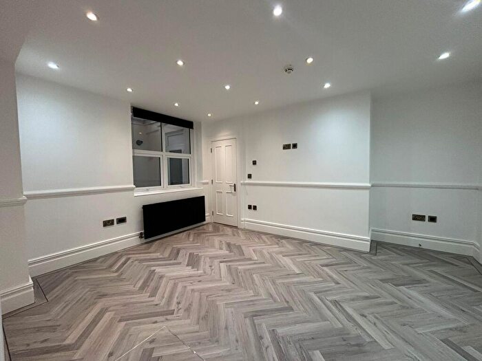 2 Bedroom Flat To Rent In Palmeira Mansions, Church Road, Hove, BN3