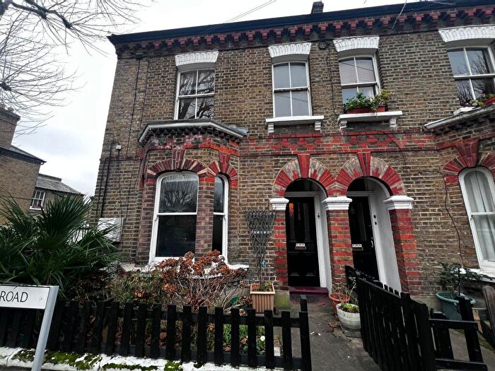 1 Bedroom Flat For Sale In First Floor Flat, Grayshott Road, Battersea, London, SW11