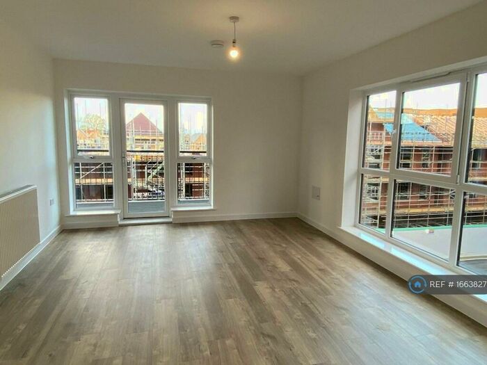 2 Bedroom Flat To Rent In Scarlet House, Wallington, SM6