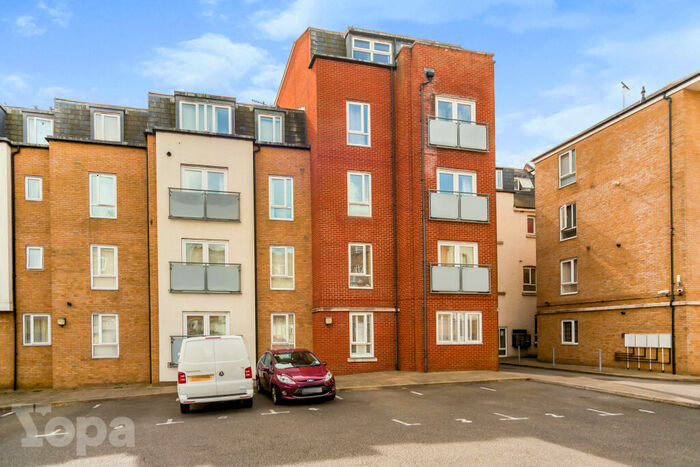1 Bedroom Flat For Sale In High Street, Rochester, ME1