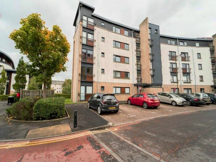 3 Bedroom Flat To Rent In East Pilton Farm Crescent, Fettes, Edinburgh, EH5