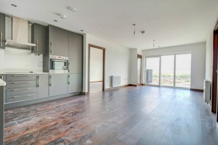 2 Bedroom Flat To Rent In Victoria Avenue, Southend On Sea, SS2