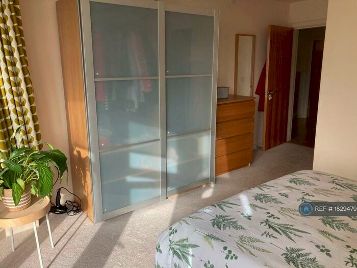 2 Bedroom Flat To Rent In Hangingwater Road, Sheffield, S11