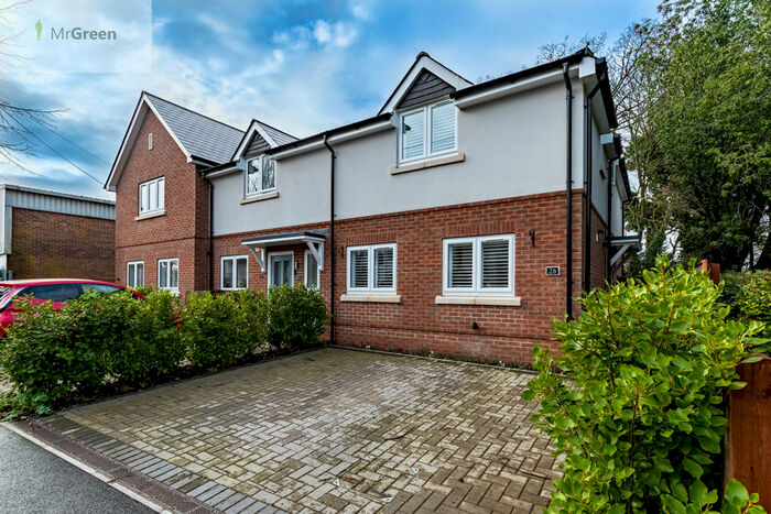 3 Bedroom End Of Terrace House To Rent In Avenue Road, Christchurch, BH23