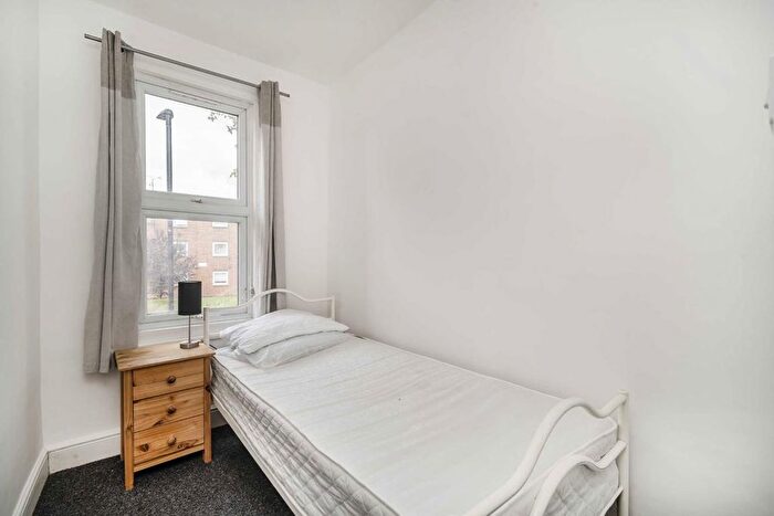2 Bedroom Flat To Rent In Acton Lane, Acton, W3