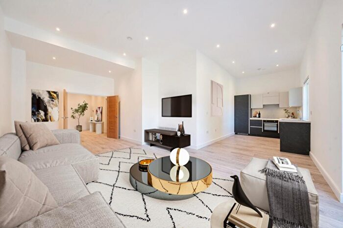 2 Bedroom Flat To Rent In Wray Park Road Reigate, RH2