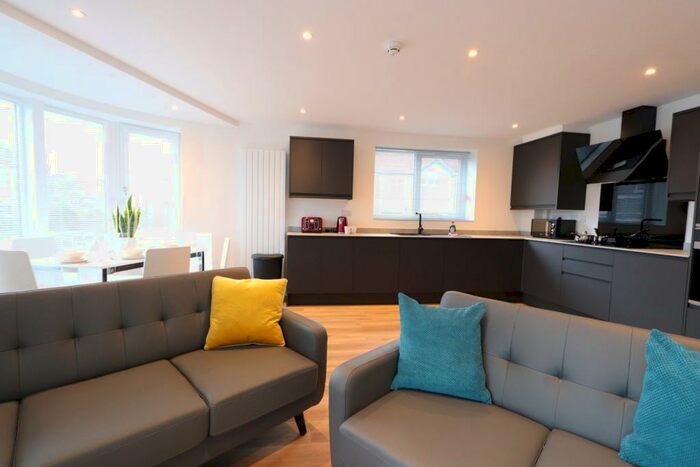 5 Bedroom Apartment To Rent In Filton Avenue, Horfield, Bristol, BS7