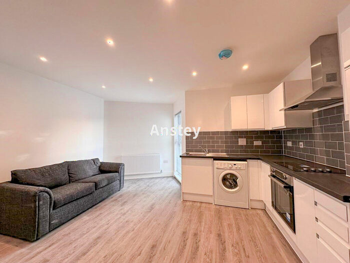 3 Bedroom Flat To Rent In Portswood Road, Southampton, SO17