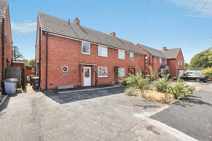 3 Bedroom Semi-Detached House For Sale In Evenlode Road, Solihull, B92