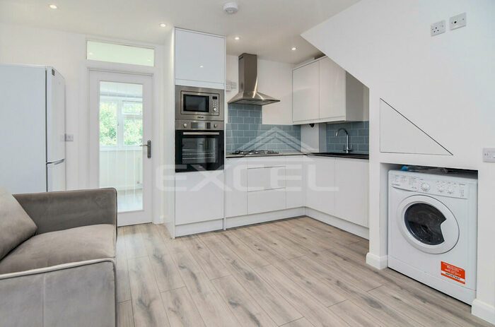 1 Bedroom Apartment To Rent In Regents Park Road, Finchley Central, London, N3