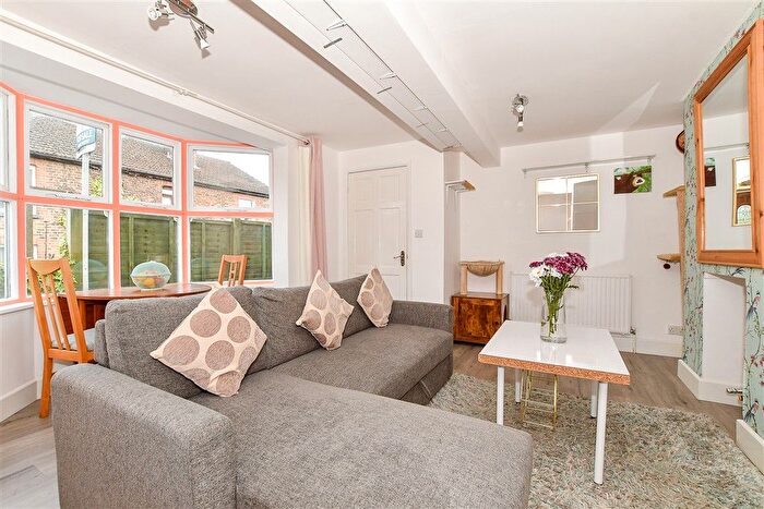 2 Bedroom End Of Terrace House For Sale In Vermont Road, Rusthall, Tunbridge Wells, Kent, TN4