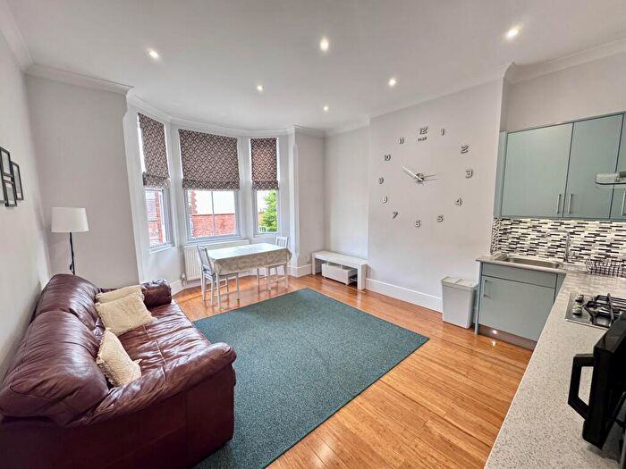 2 Bedroom Apartment To Rent In Gedling Grove, Arboretum, NG7