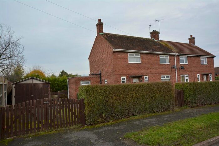 3 Bedroom Semi-Detached House For Sale In Norwood Gardens, Southwell, NG25