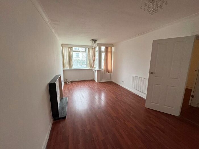 2 Bedroom Flat To Rent In Buckingham Place, BN1