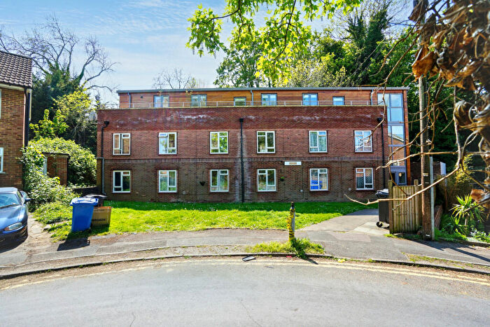 1 Bedroom Flat For Sale In Henley Lodge, Courtlands, Maidenhead, SL6