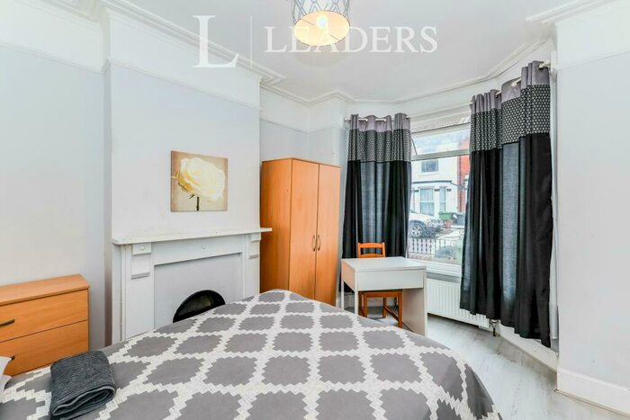 3 Bedroom Terraced House To Rent In Aylesbury Road, Copnor, PO2