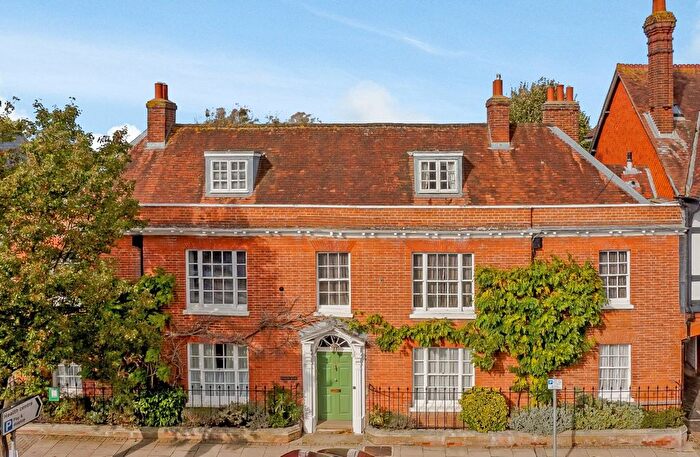 2 Bedroom Flat For Sale In - High Street, Odiham, RG29