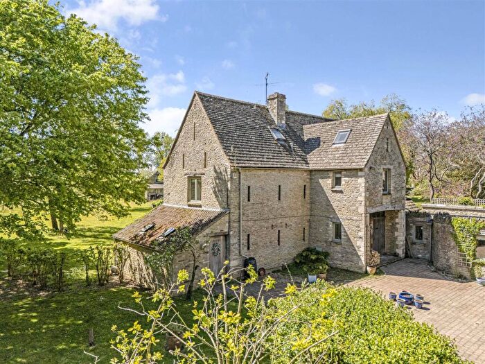 5 Bedroom Barn Conversion For Sale In London Road, Poulton, GL7