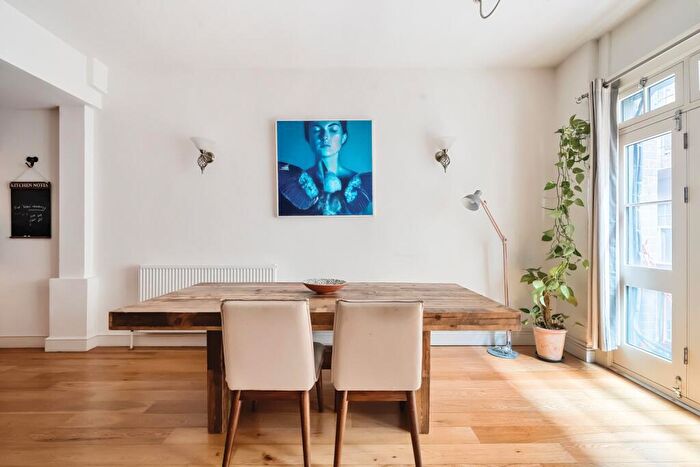 2 Bedroom Apartment For Sale In Breezers Court, London, E1W
