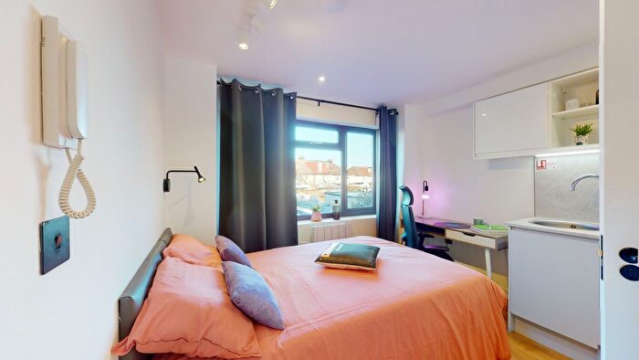 Studio To Rent In Court Way, London, W3