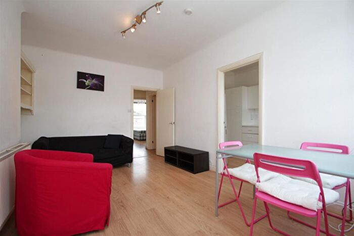 3 Bedroom Flat To Rent In Watford Way, Hendon, London, NW4