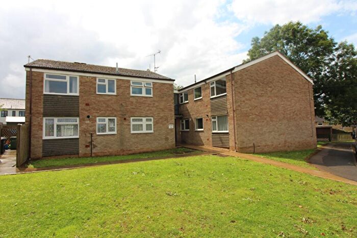 2 Bedroom Flat To Rent In Cherwell Banks, Kings Sutton, OX17