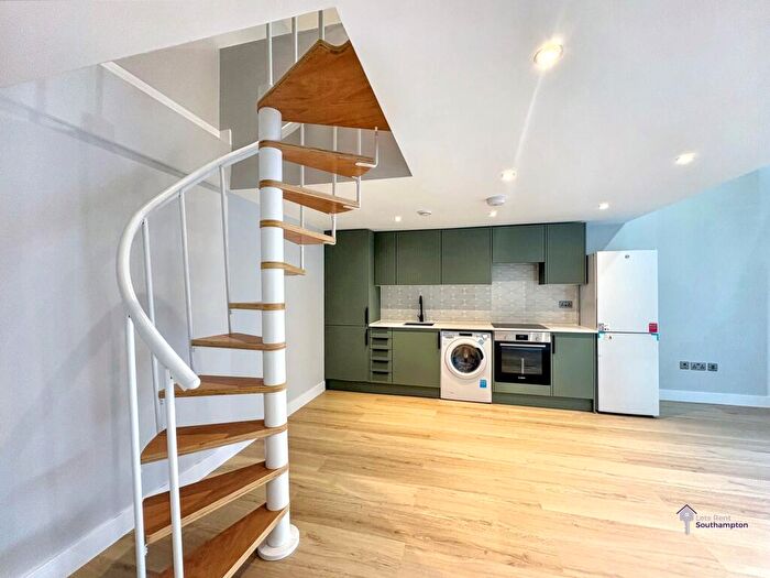 2 Bedroom Flat To Rent In Dean Park House, BH1