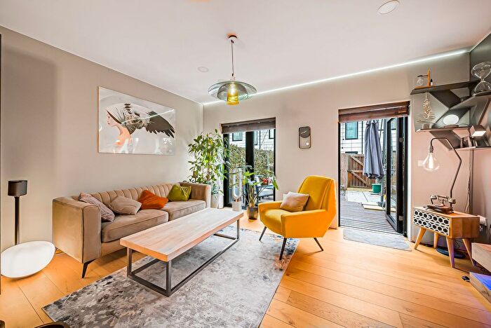 4 Bedroom Terraced House For Sale In Senior Lane, Salford, M3