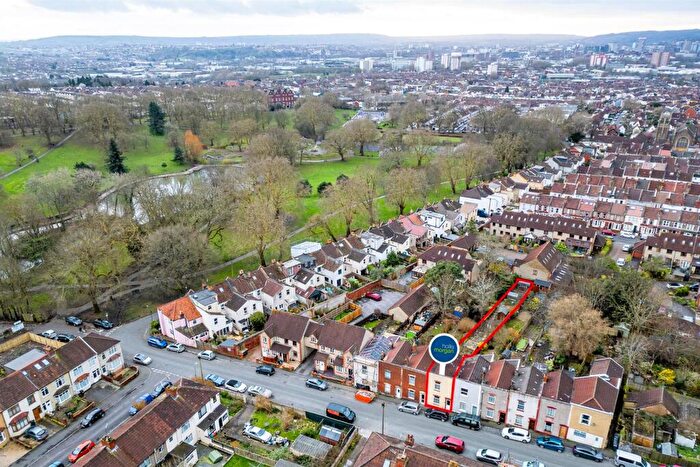 2 Bedroom Terraced House For Sale In Updating | Huge Garden |, BS5