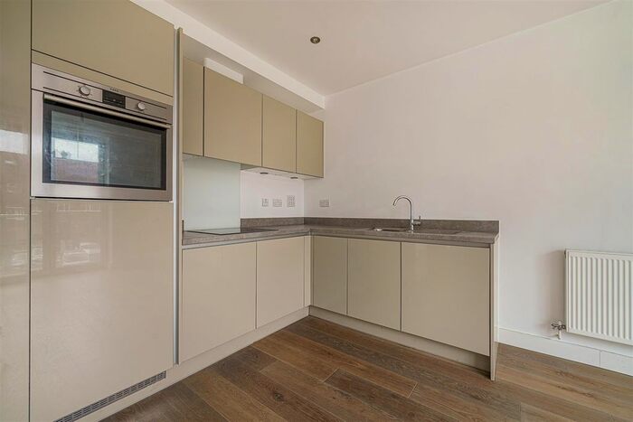 1 Bedroom Flat To Rent In Berwick House, Knoll Rise, Orpington, BR6