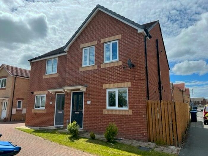 3 Bedroom Semi-Detached House To Rent In Balmoral Avenue, Stanley, DH9