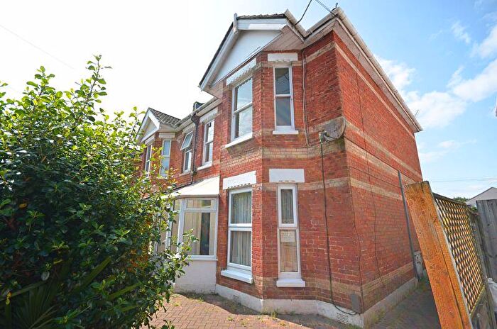 2 Bedroom Flat For Sale In Fortescue Road, Bournemouth, BH3