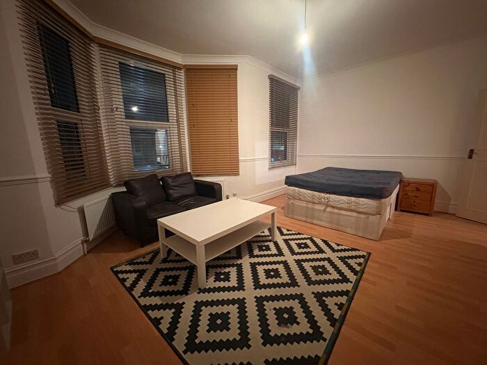 2 Bedroom Flat To Rent In Arcadian Gardens, London, N22