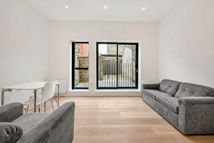 1 Bedroom Flat To Rent In Leighton Road, Kentish Town, NW5