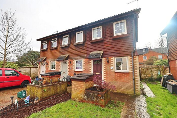 1 Bedroom Terraced House To Rent In Kings Road, Woking, Surrey, GU21