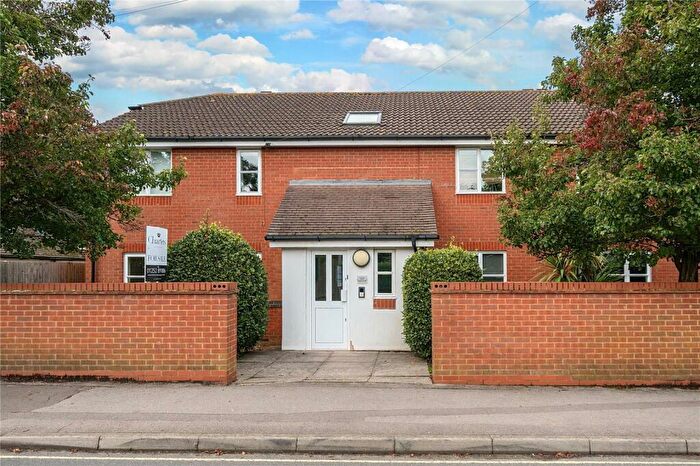 2 Bedroom Flat To Rent In Arthur Road, Farnham, Surrey, GU9