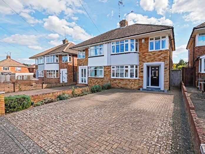 3 Bedroom Semi-detached House For Sale In Devon Close, Rainham, ME8