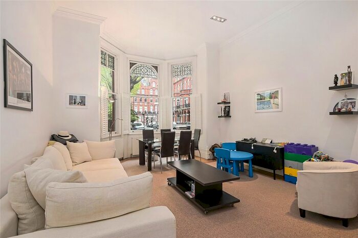 2 Bedroom Flat To Rent In Barkston Gardens, Earls Court, SW5