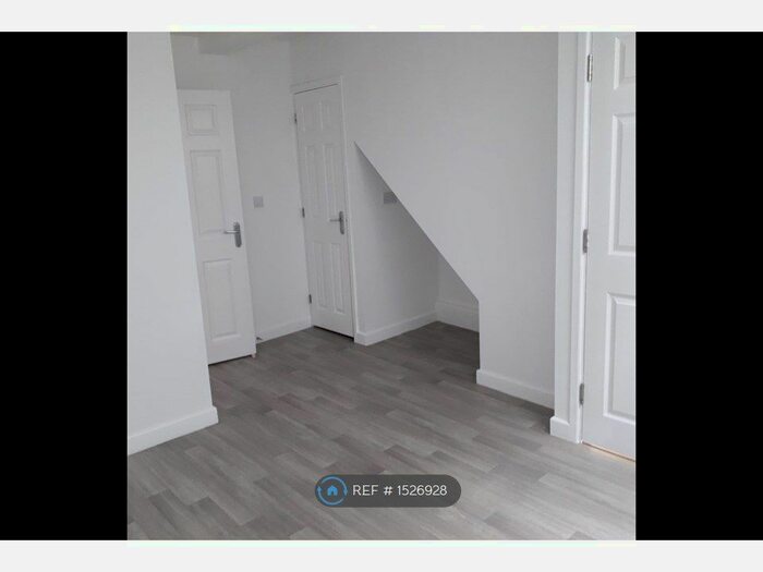 2 Bedroom Flat To Rent In Rodbourne Road, Swindon, SN2