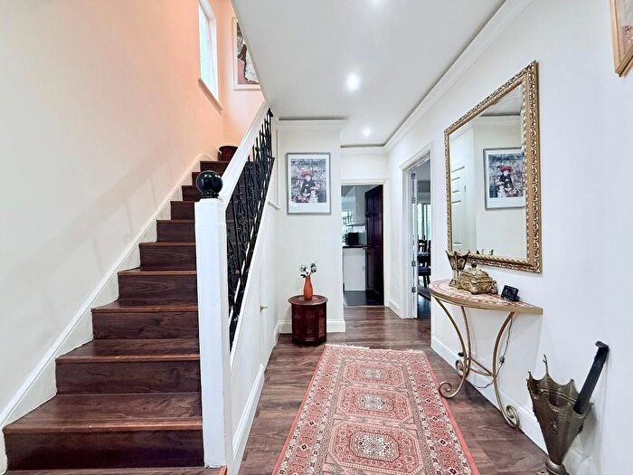 3 Bedroom Semi Detached House To Rent In East Acton Lane, East Acton, London, W3