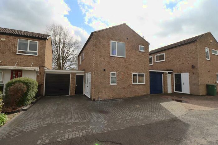 3 Bedroom Link Detached House To Rent In Thetford Close, Corby, NN18