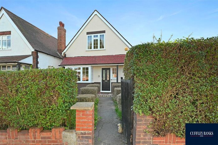 3 Bedroom Detached House To Rent In Eastmead Avenue, Greenford, Middlesex, UB6