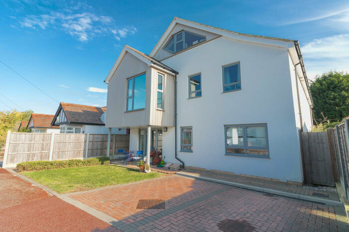 2 Bedroom Flat To Rent In Leigh Brook Mews, Leigh On Sea, SS9